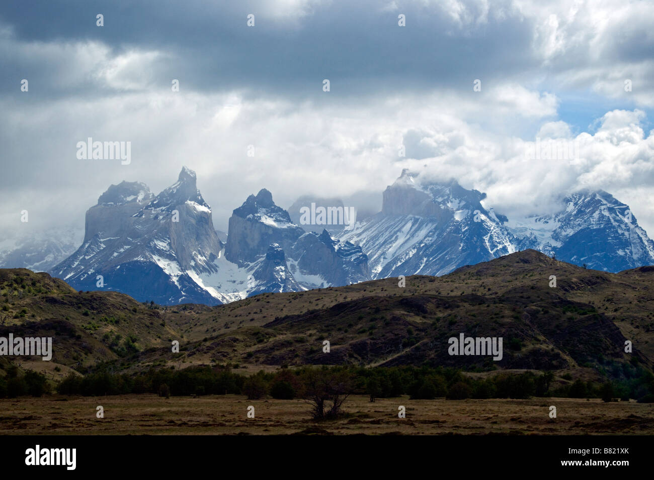 Cero Paine Grande avec le "cornes" en arrière-plan, Torres del Paine Banque D'Images