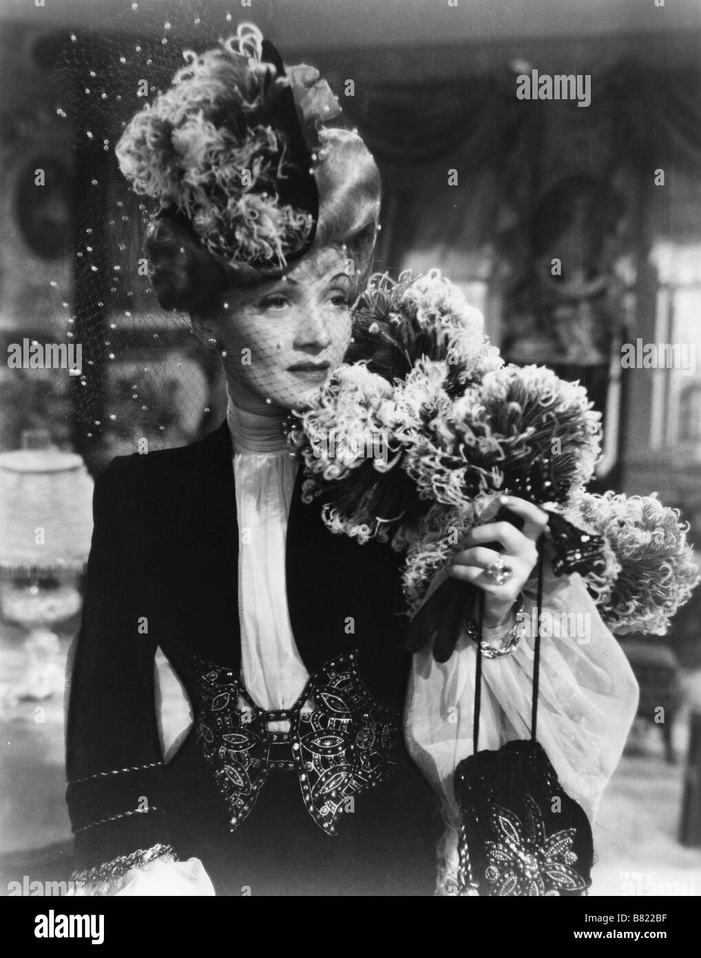 Les déporteurs Année : 1942 USA Réalisateur : Ray Enright Marlene Dietrich Banque D'Images
