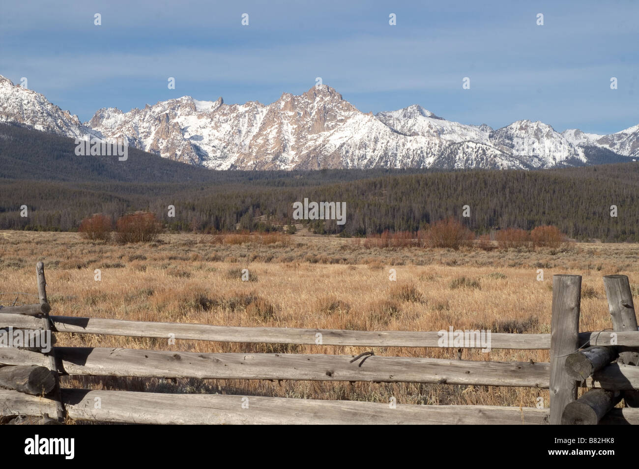 De Montagnes en dents de scie de l'autoroute 75 dans la région de Idaho North America United States Banque D'Images
