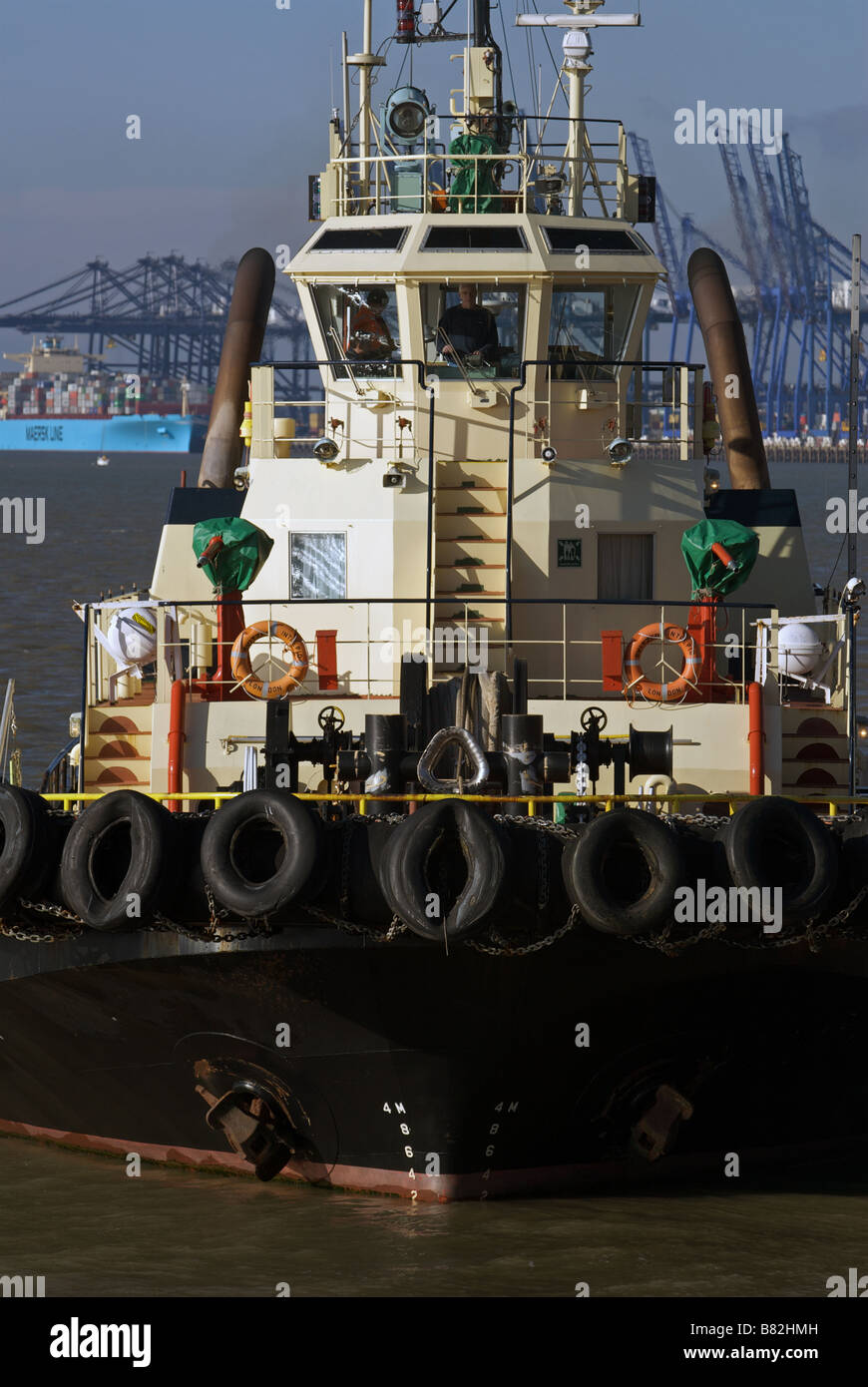 Svitzer Intrepid tug boat, port de Felixstowe, Suffolk, UK. Banque D'Images Svitzer Intrepid tug boat, port de Felixstowe, Suffolk, UK. Banque D'Images