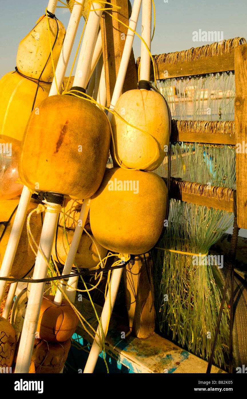Mexique Mazatlan Sinaloa STATE bouées de pêche colorés, des lignes, et des crochets sur les petits bateaux de pêche. Banque D'Images