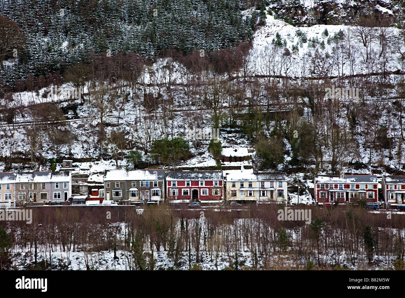 Des maisons à six cloches de la Nouvelle-Galles du Sud en hiver, les vallées du Pays de Galles UK Banque D'Images
