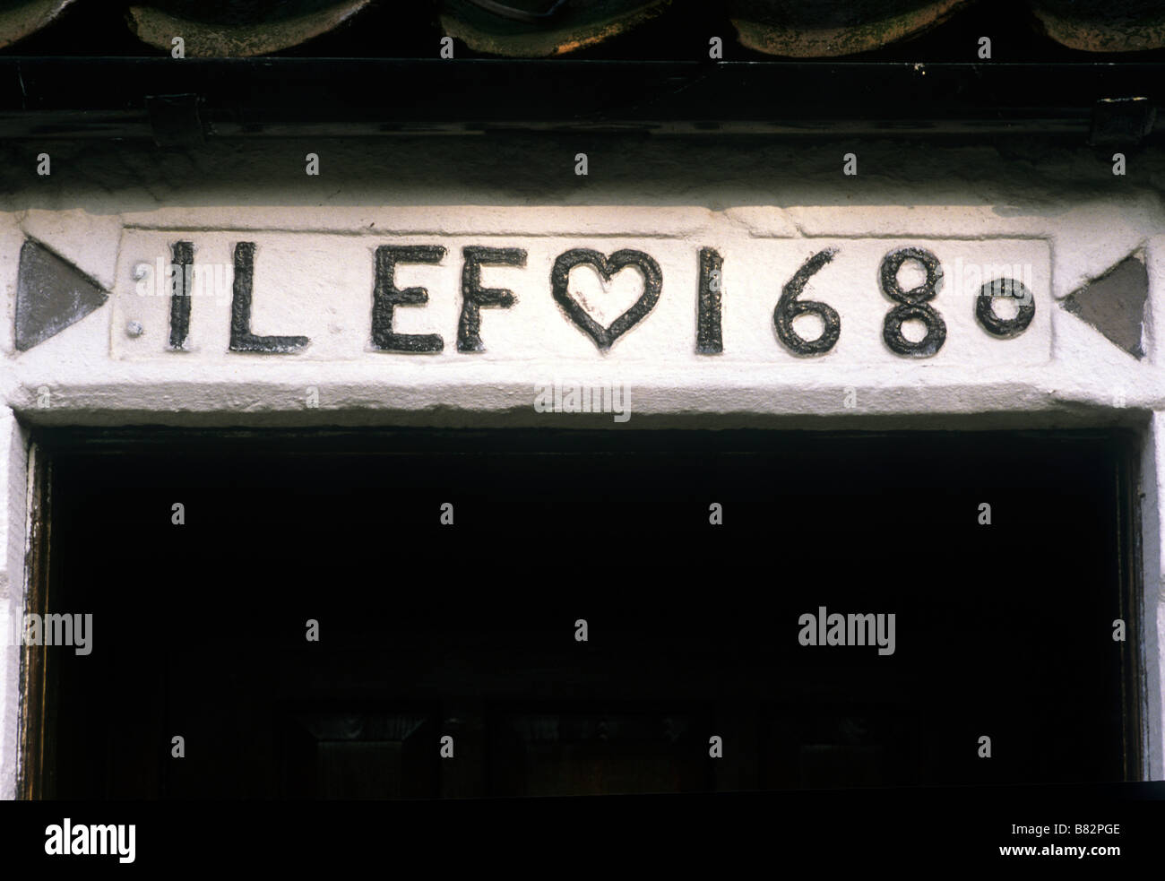 Mariage Falkland Linteau 1680 initiales EF et IL Chambre mur avant l'Ecosse UK date d'inscription Banque D'Images