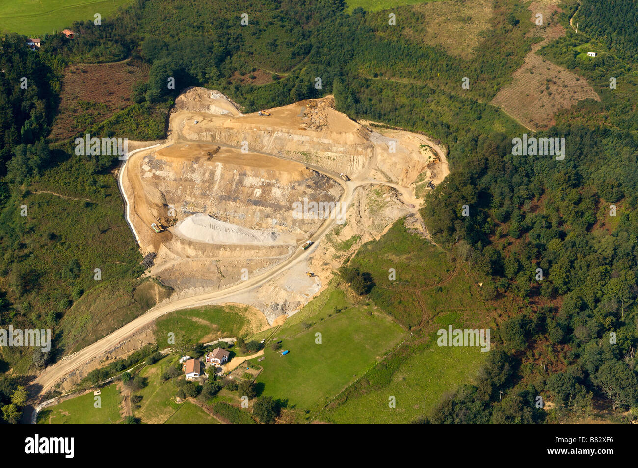 Vue aérienne d'une carrière dans le Pays Basque Espagne Banque D'Images