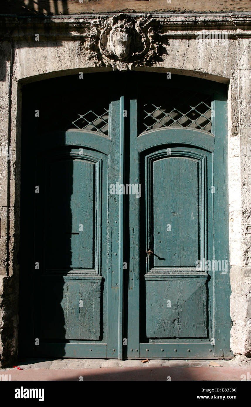 Porte typique dans la ville de Rouen, Normandie, France Banque D'Images