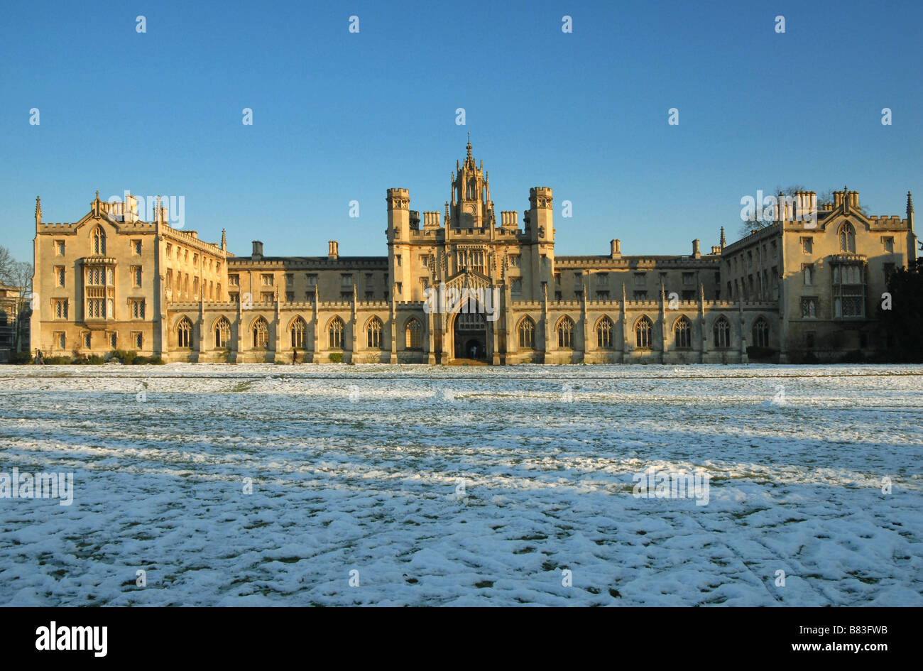 La nouvelle cour de St John's College de Cambridge après un hiver neige Banque D'Images