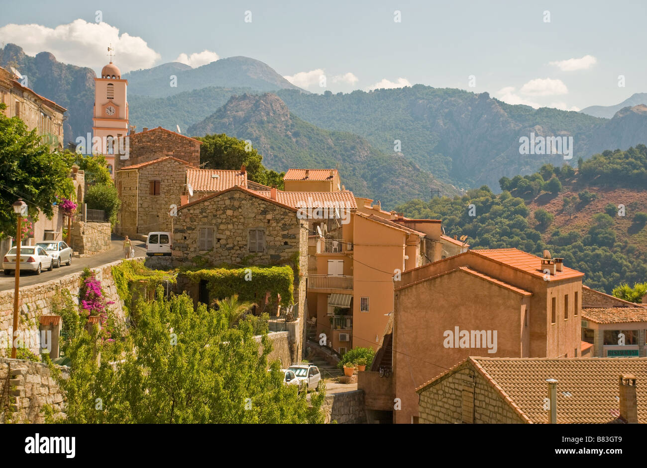 Scène de la Corse, dans le village d'Ota dans les collines Banque D'Images