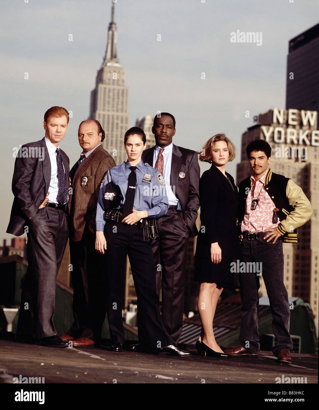 New York Police Blues New York Police Blues (NYPD Blue) 1993 Série TV 1993-2005 USA David Caruso,  Dennis Franz, Amy Brenneman, James McDaniel, Nicholas Turturro Sherry  Stringfield, Saison 1, Saison 1 Photo Stock - Alamy