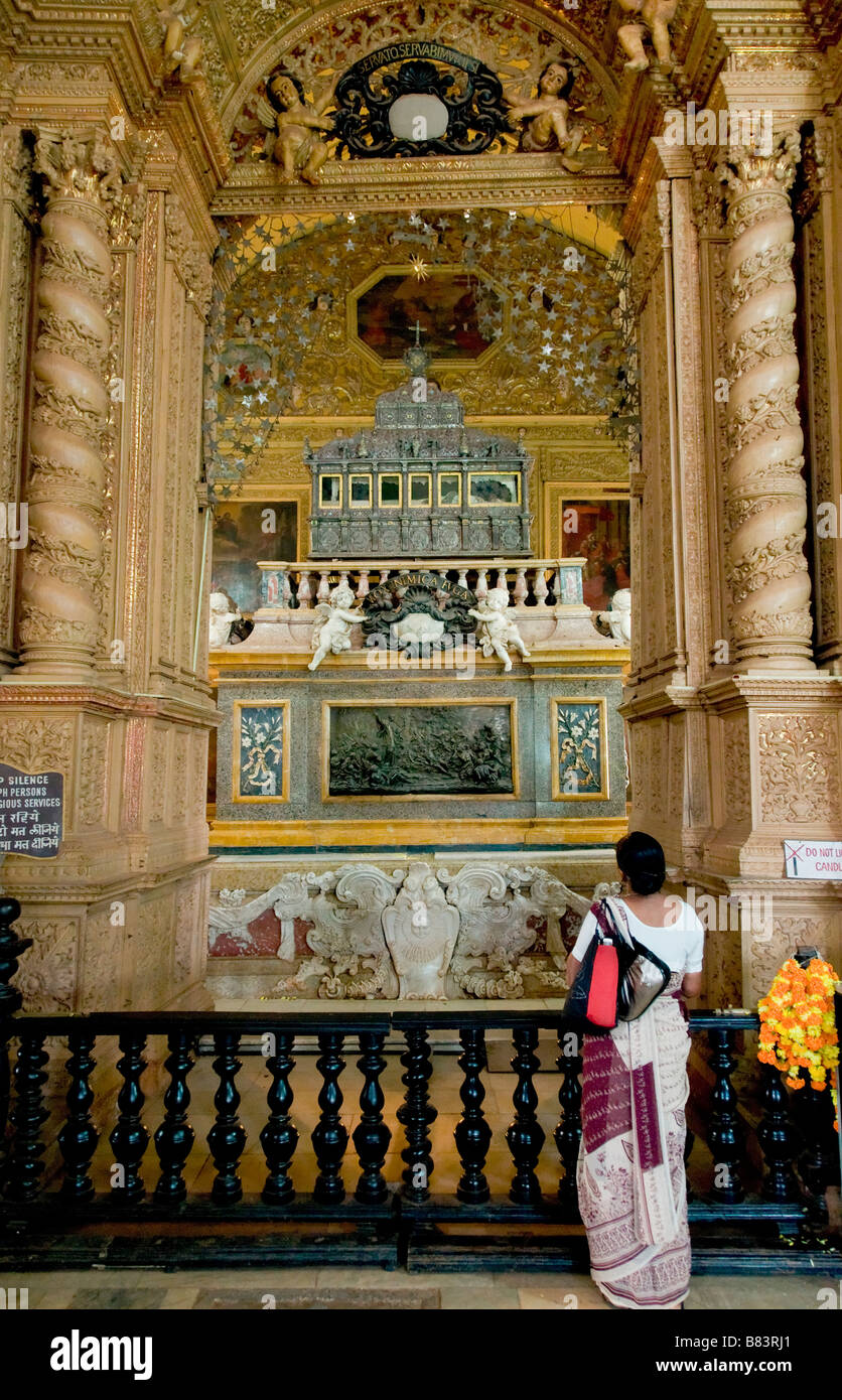 Tombe de saint François Xavier dans la basilique du Bon Jésus à Old Goa Inde Banque D'Images