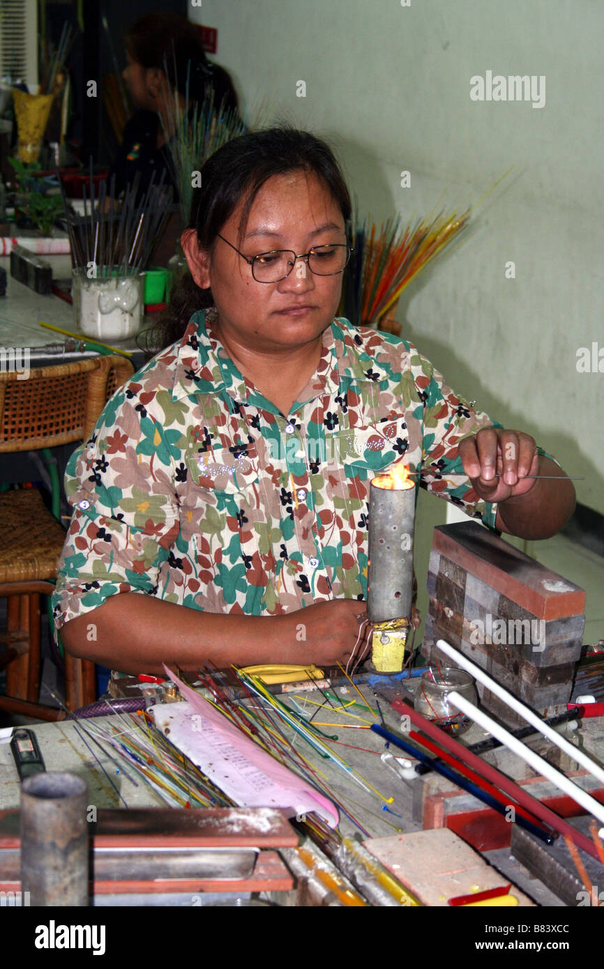 Artisans locaux produisant de l'artisanat dans le canton de Ruki à Taiwan Banque D'Images