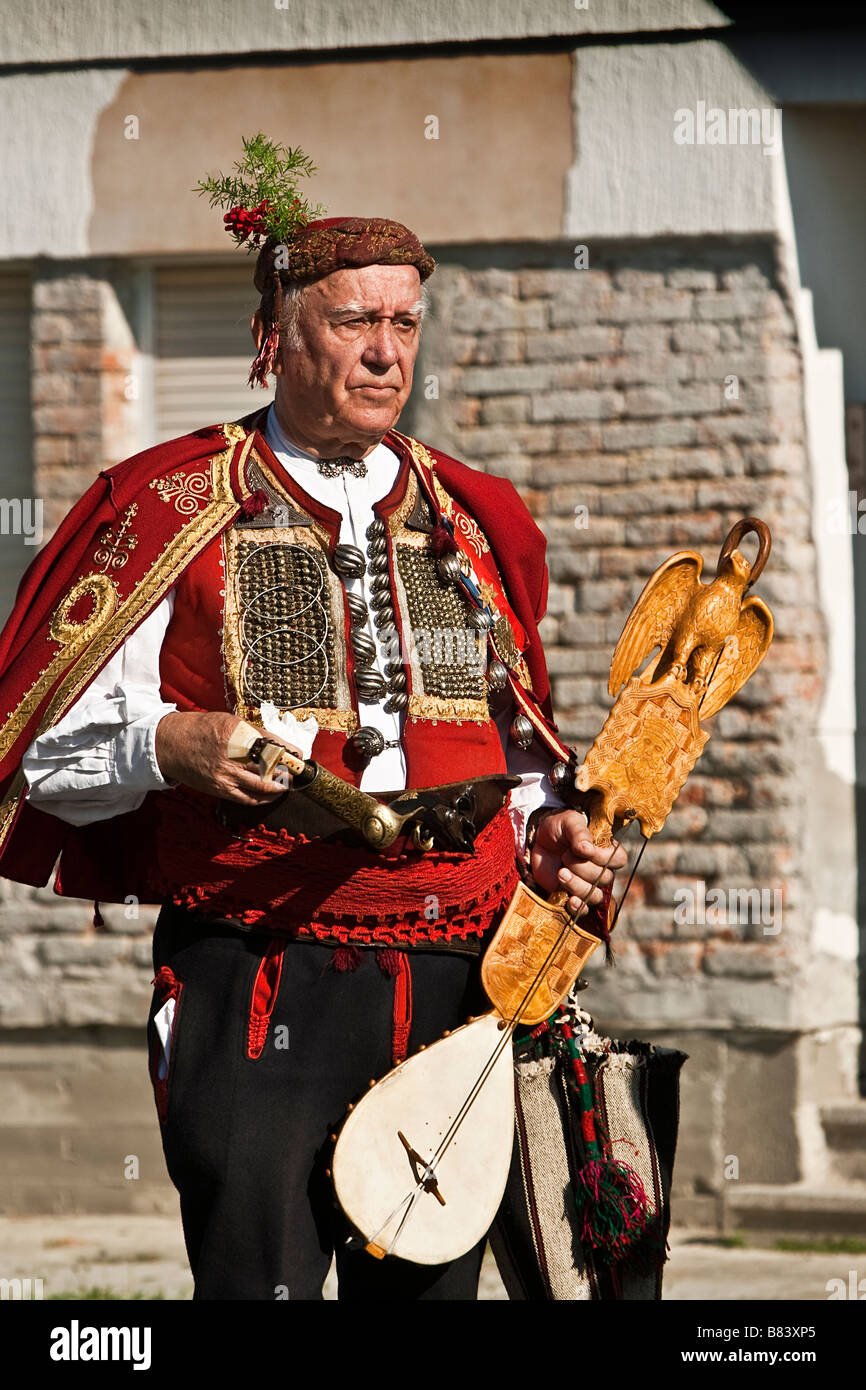 Le vieil homme en costume traditionnel folklore croate Banque D'Images