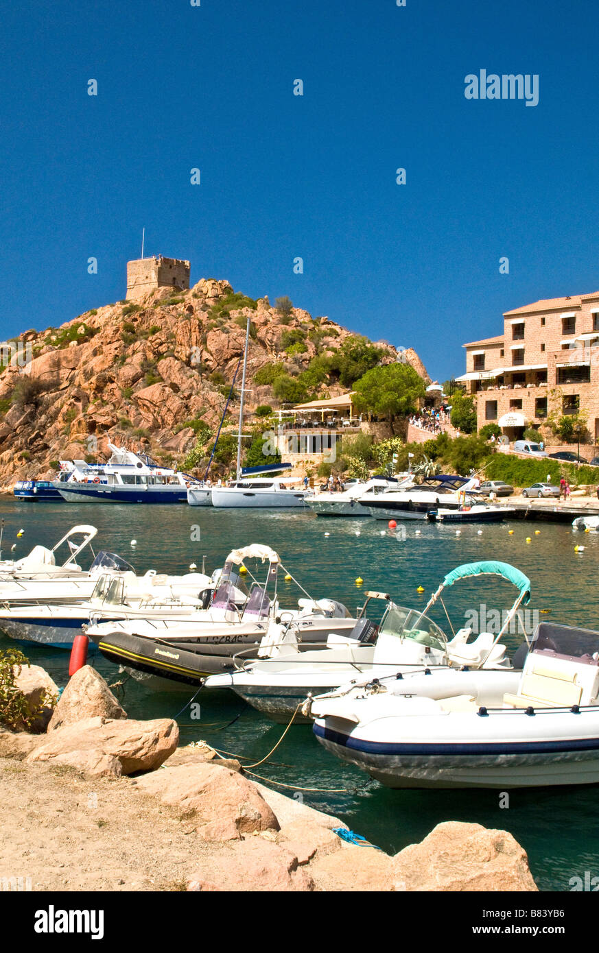 Sur le port de Porto Corse sur un jour d'été ensoleillé Banque D'Images