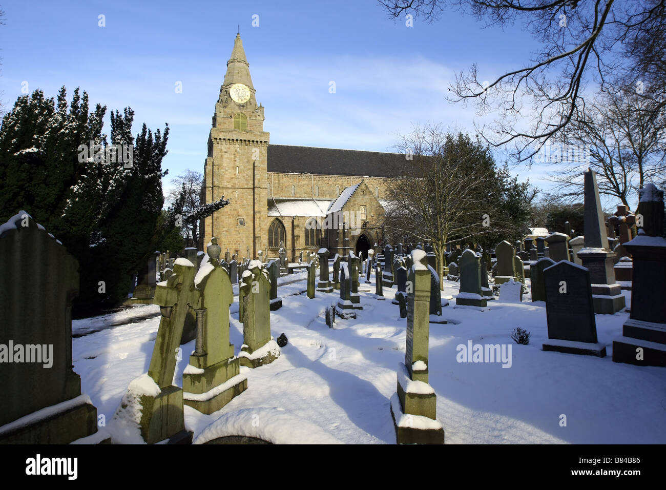 Cathédrale St Machar dans Old Aberdeen, dans la ville d'Aberdeen, Écosse, Royaume-Uni, qui est une église d'Écosse kirk couvertes de neige Banque D'Images