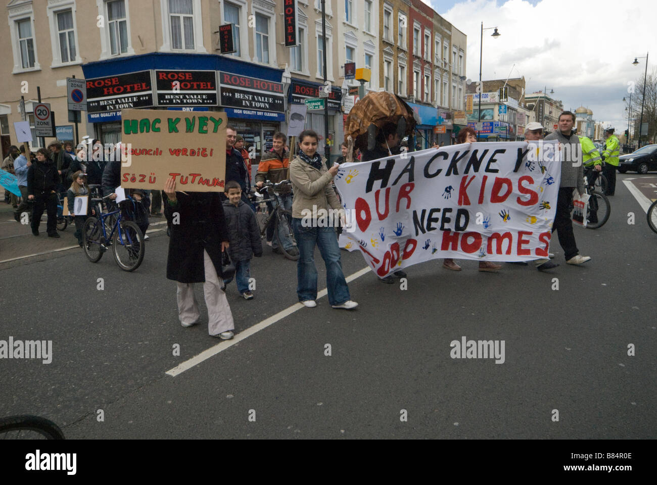 Les résidents d'une auberge à temporaire mars Stoke Newington à Hackney bureaux avec la demande de lcap conditions de vie sécuritaire Banque D'Images