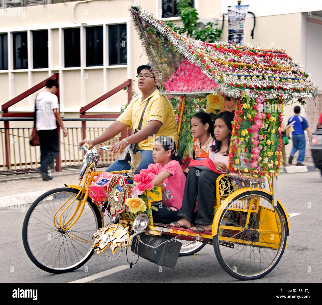 La Malaisie Malacca fleur fleurs tricycles decorateted pedicab rickshaw Banque D'Images