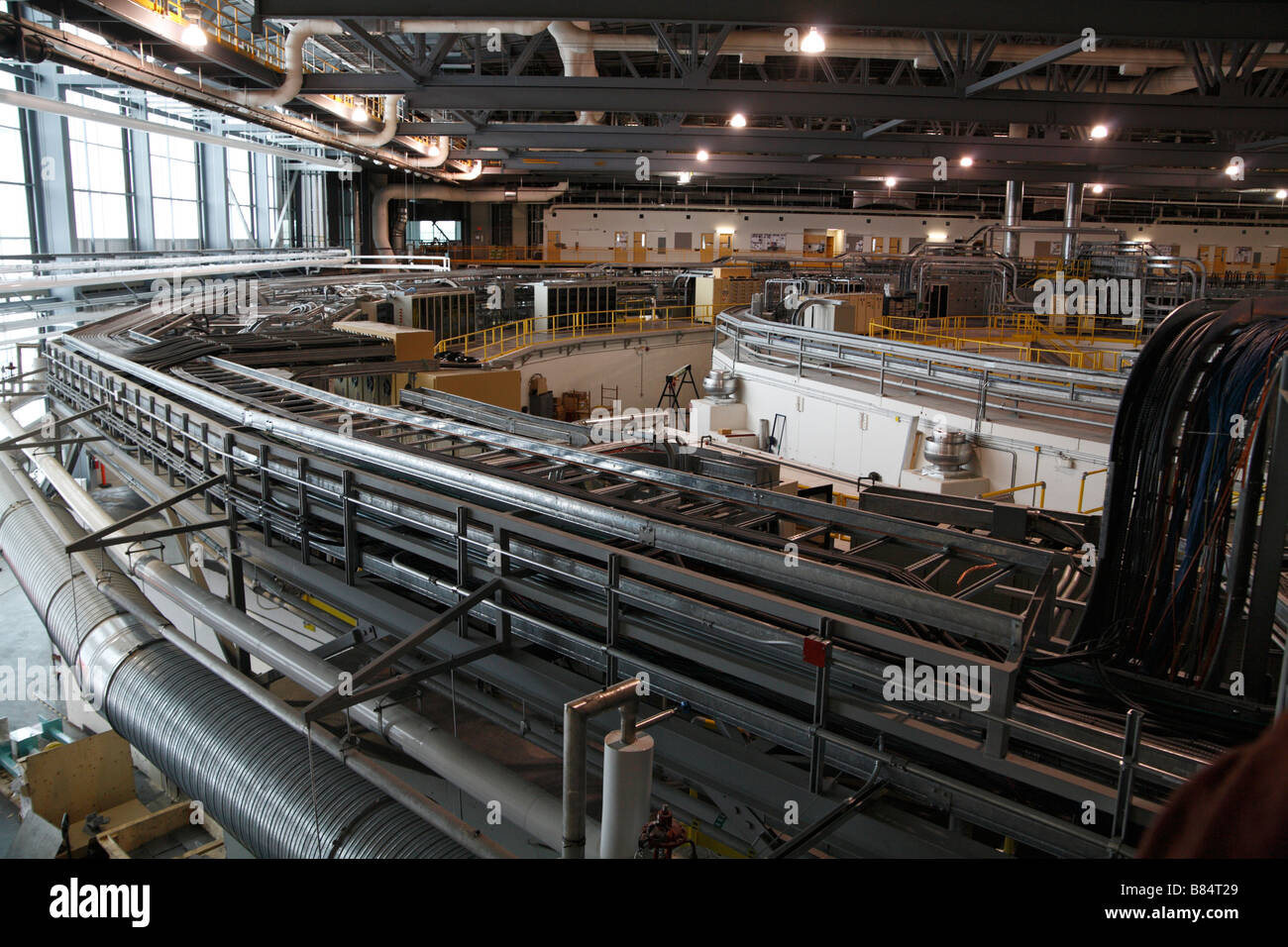 Une vue de l'intérieur de l'accélérateur de particules Synchrotron à l'Université de la Saskatchewan Banque D'Images