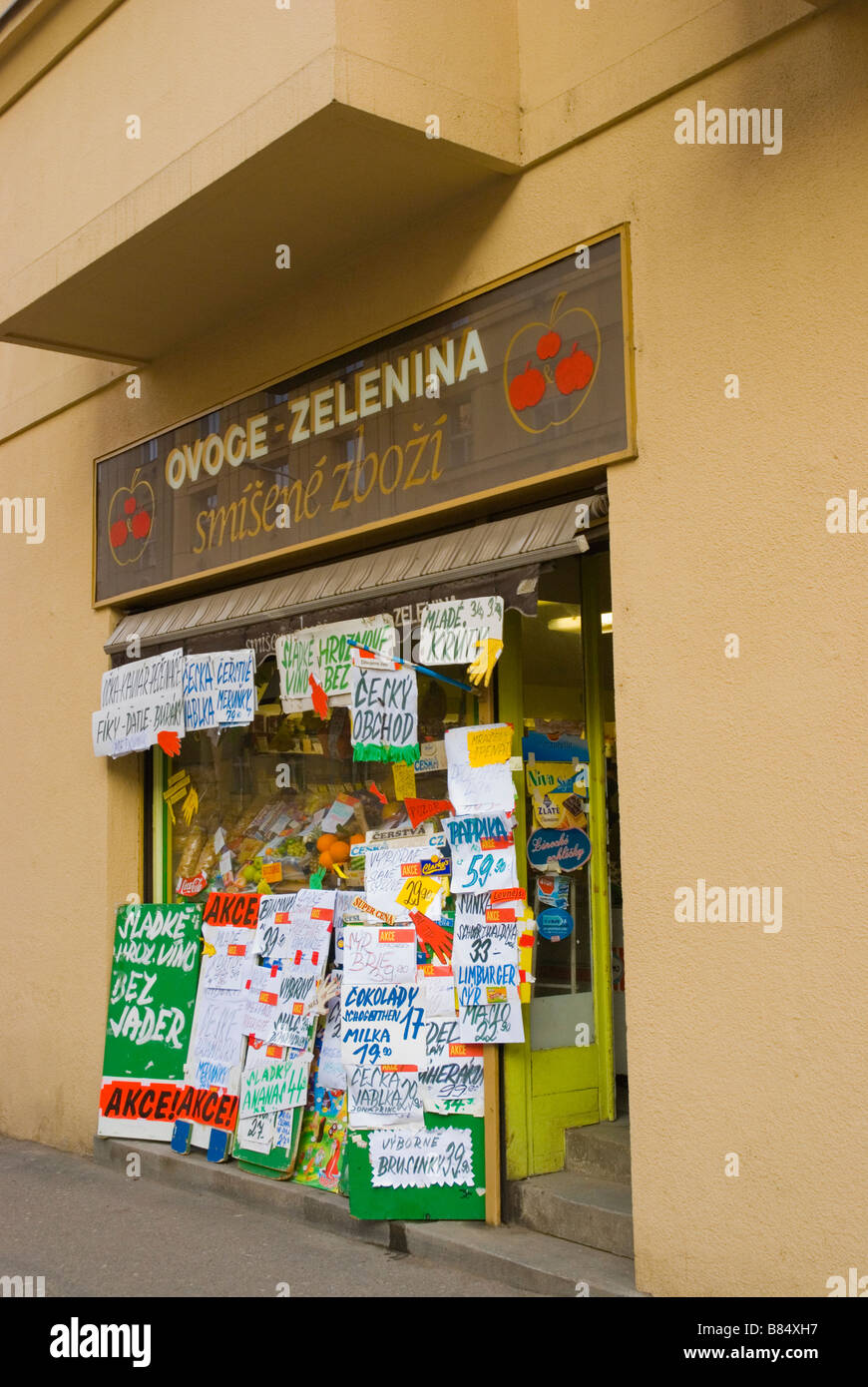 Dans un supermarché de Vinohrady à Prague République Tchèque Europe Banque D'Images