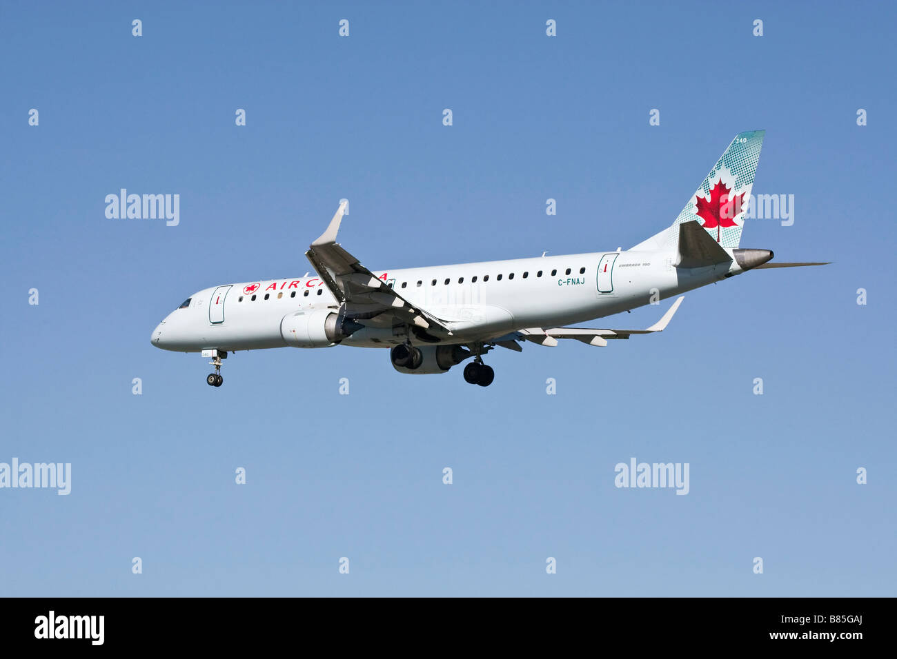 Un Embraer E190 d'Air Canada en approche finale Banque D'Images Un Embraer E190 d'Air Canada en approche finale Banque D'Images