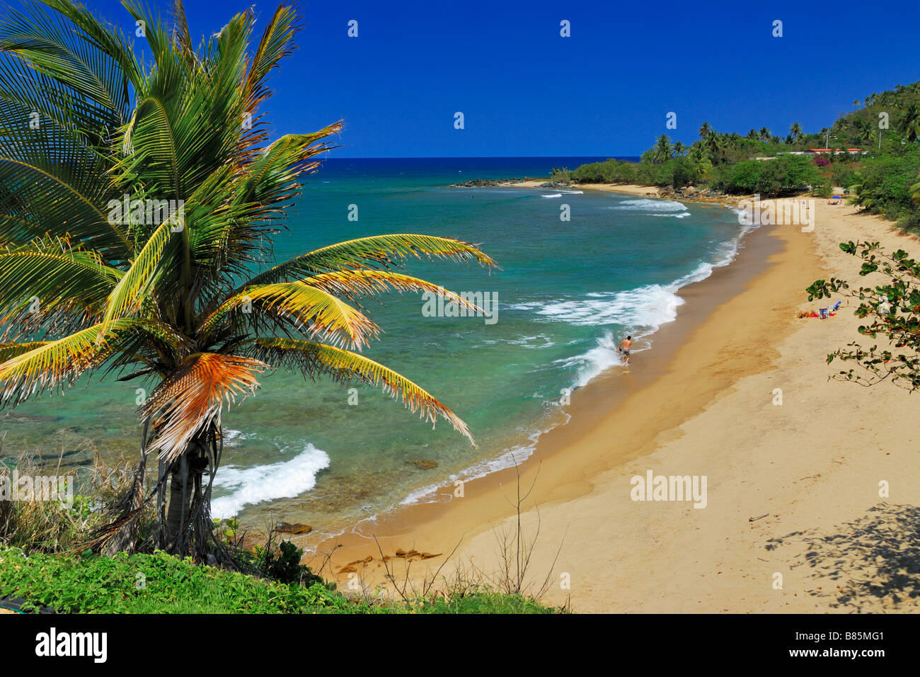 La plage de Domes vu depuis le phare de Punta Higüero (El Faro Park) à Rincón, Puerto Rico. Banque D'Images