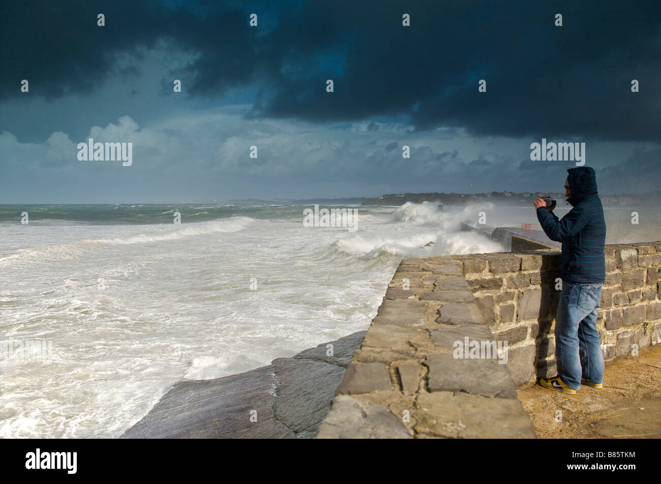 24 janvier 2009 tempête KLaus vagues sur la digue de Socoa Pays Basque France Banque D'Images