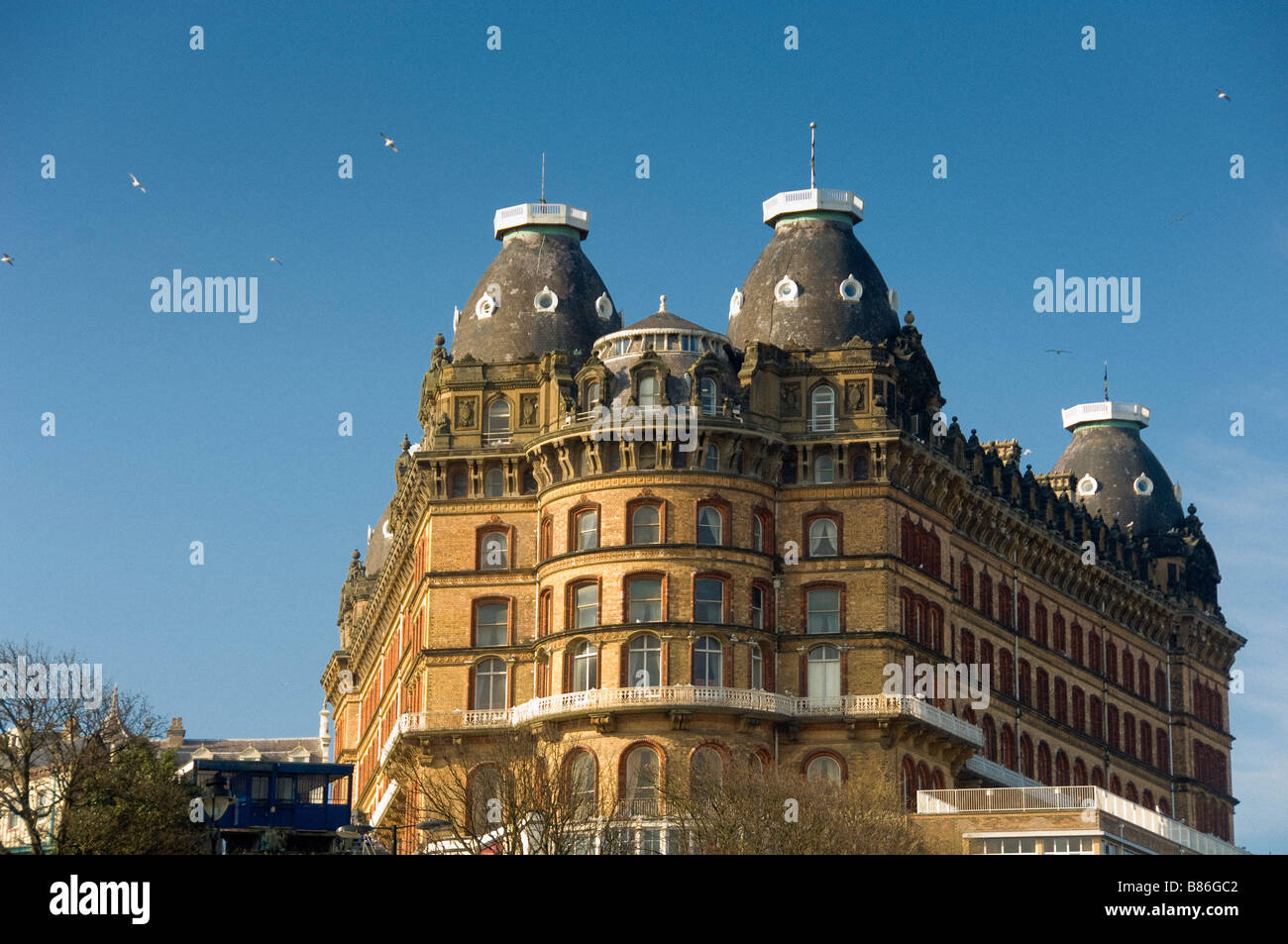 Façade extérieure du Grand Hotel de Scarborough vue sur un ciel bleu. ROYAUME-UNI Banque D'Images