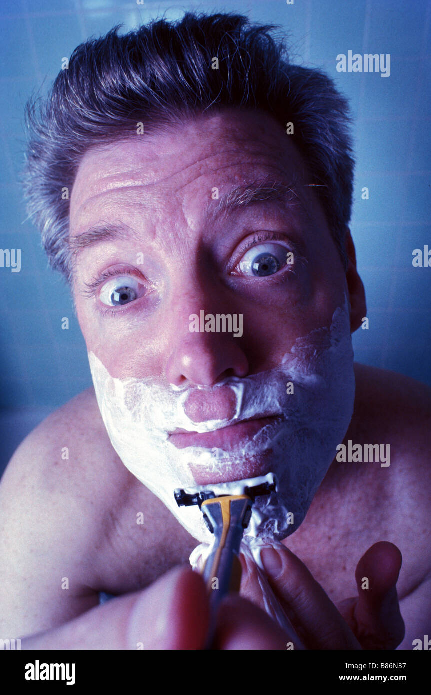 Rasage homme, Humour Photo Stock - Alamy