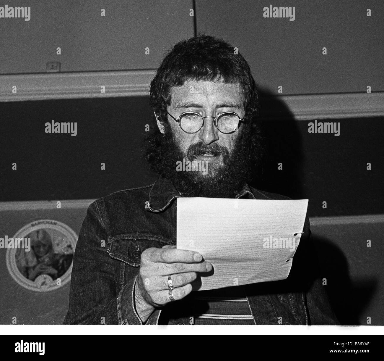 John Cooper Clarke, poète punk et 'l' exécution de Salford bard au Château Hôtel, Oldham Manchester Saint le 25 juin 1976 Banque D'Images