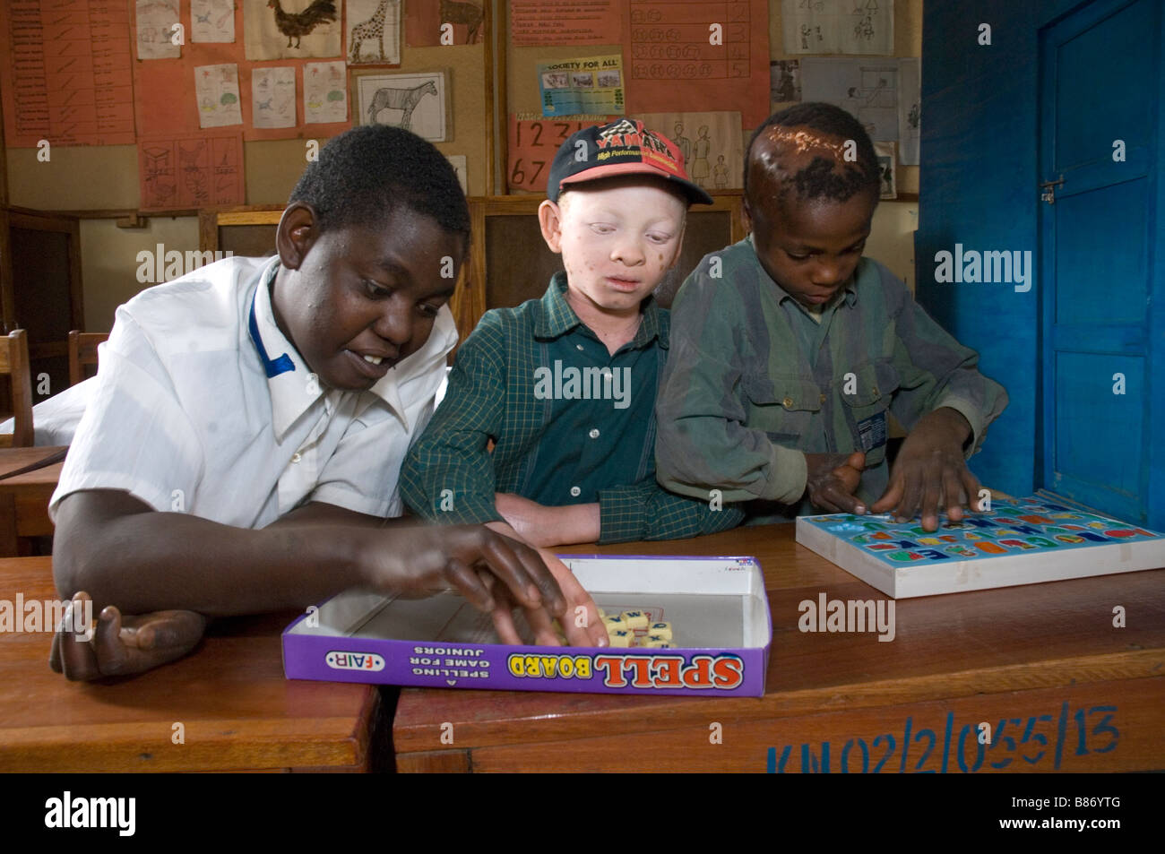 Les enfants ayant une déficience intellectuelle en matière de jeu à l'école, Mabogini, région de Kilimandjaro, Tanzanie Banque D'Images
