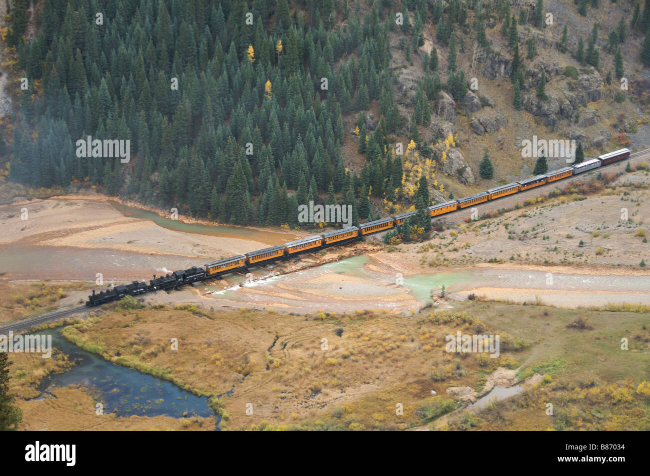 Vue aérienne de Durango Silverton Train à vapeur locomotives doubles avec Colorado USA Banque D'Images