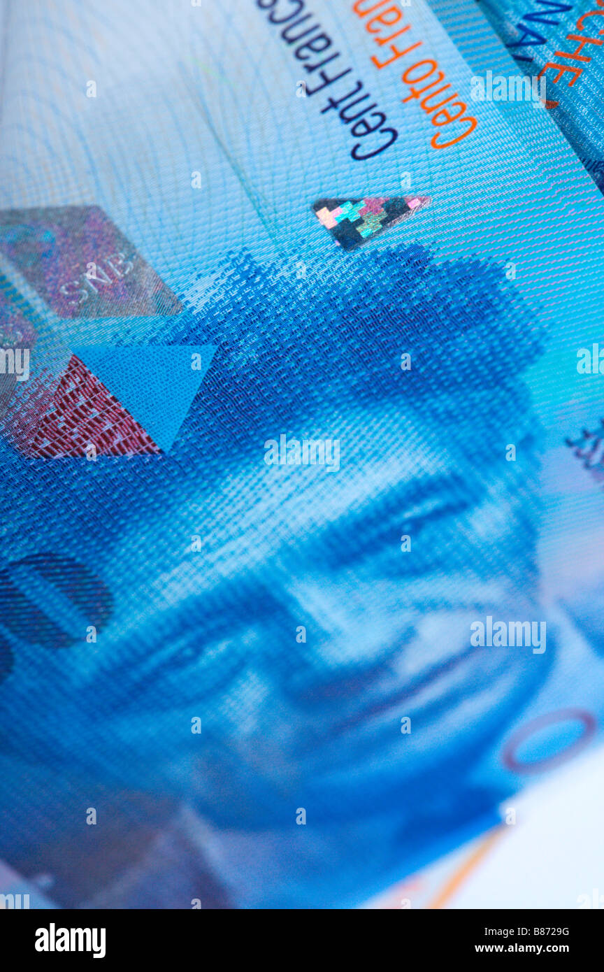 Pièces de monnaie franc et NT 1000 dollar bill Banque D'Images Pièces de monnaie franc et NT 1000 dollar bill Banque D'Images