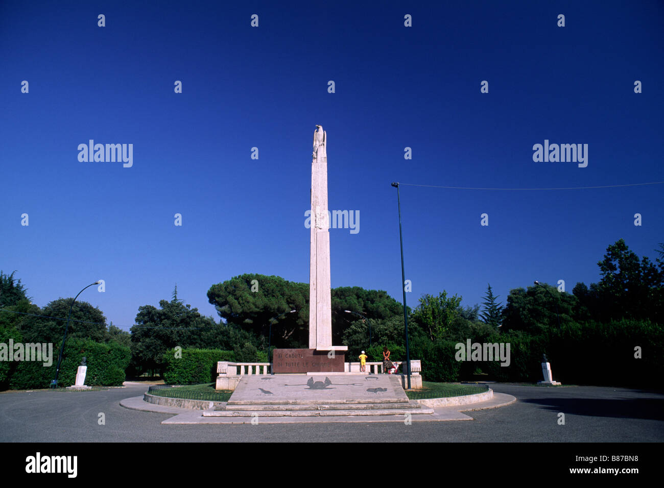 Italie, Latium, Latina, parc public, Parco Pubblico Falcone e Borsellino, Monumento ai Caduti di tutte le Guerre Banque D'Images