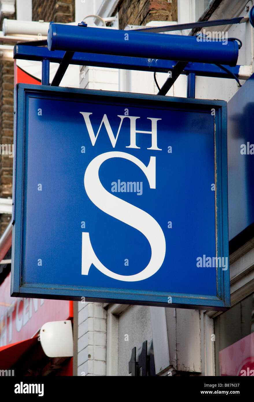 Un signe au-dessus de la librairie WH Smith et fournitures de boutique, Baker Street, Londres. Jan 2009 Banque D'Images