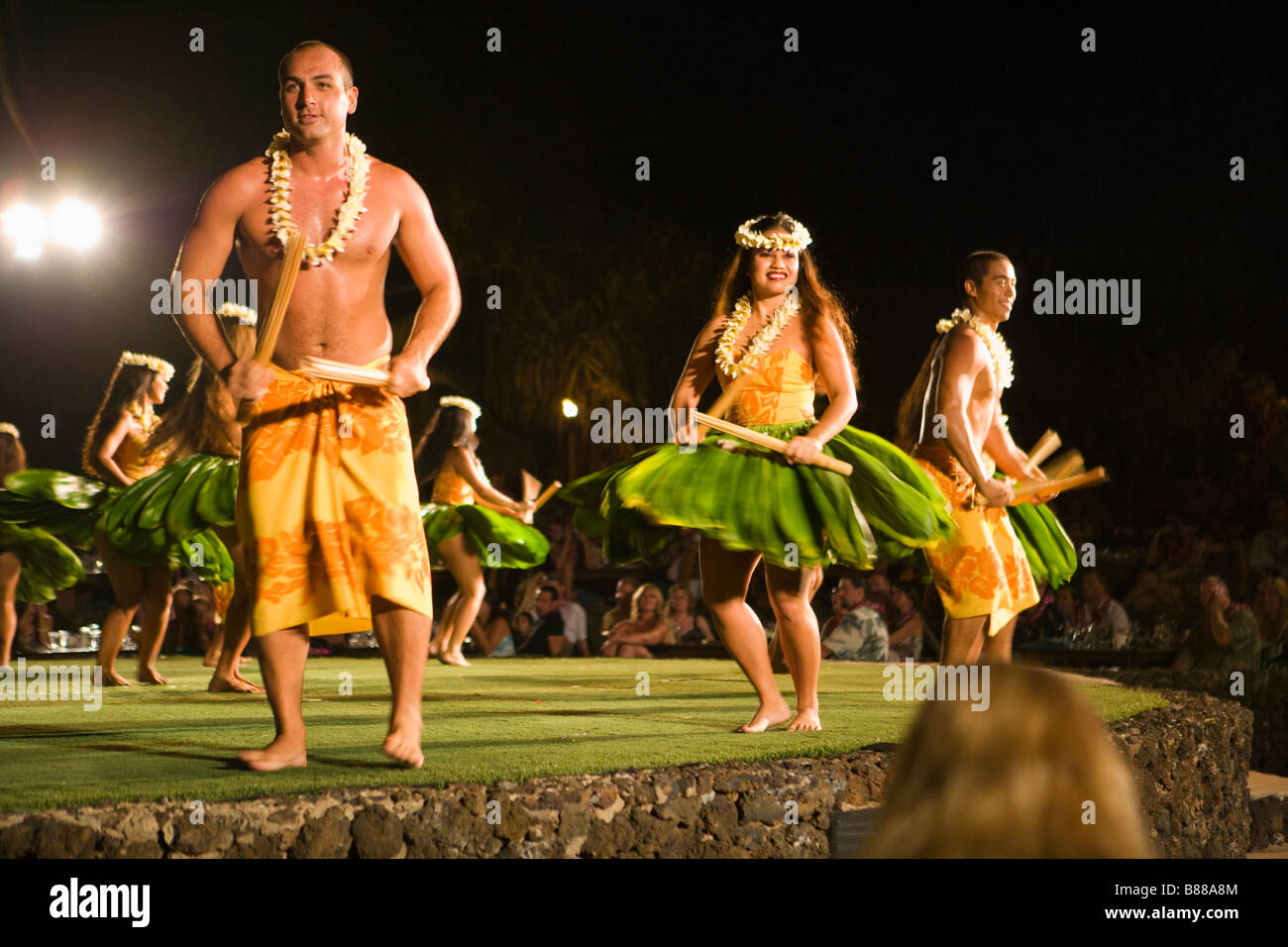 Danseuses à la Old Lahaina Luau Lahaina Maui Hawaii Banque D'Images