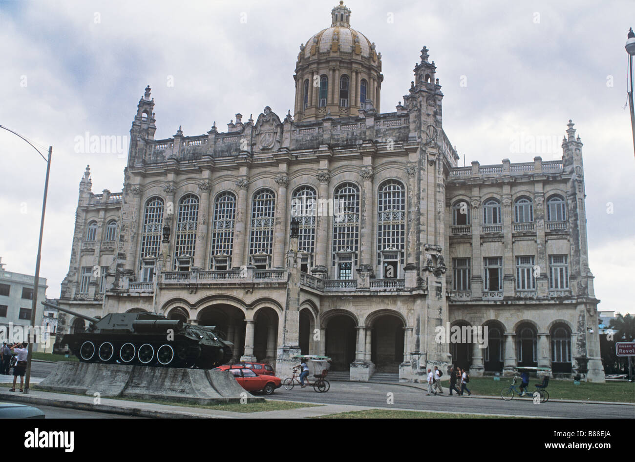 Museo de la Revolución à La Havane Cuba, un important poste de transport du personnel militaire au premier plan Banque D'Images