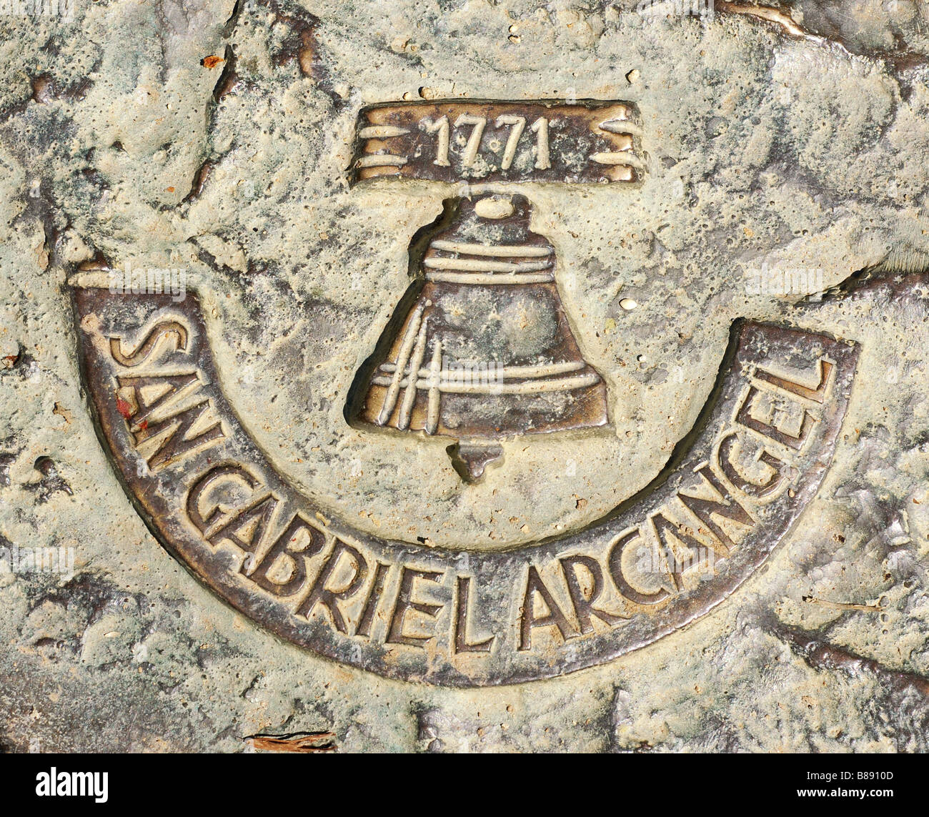 Mission San Gabriel Arcangel statue sur la plaque à la California State University Sacramento Banque D'Images