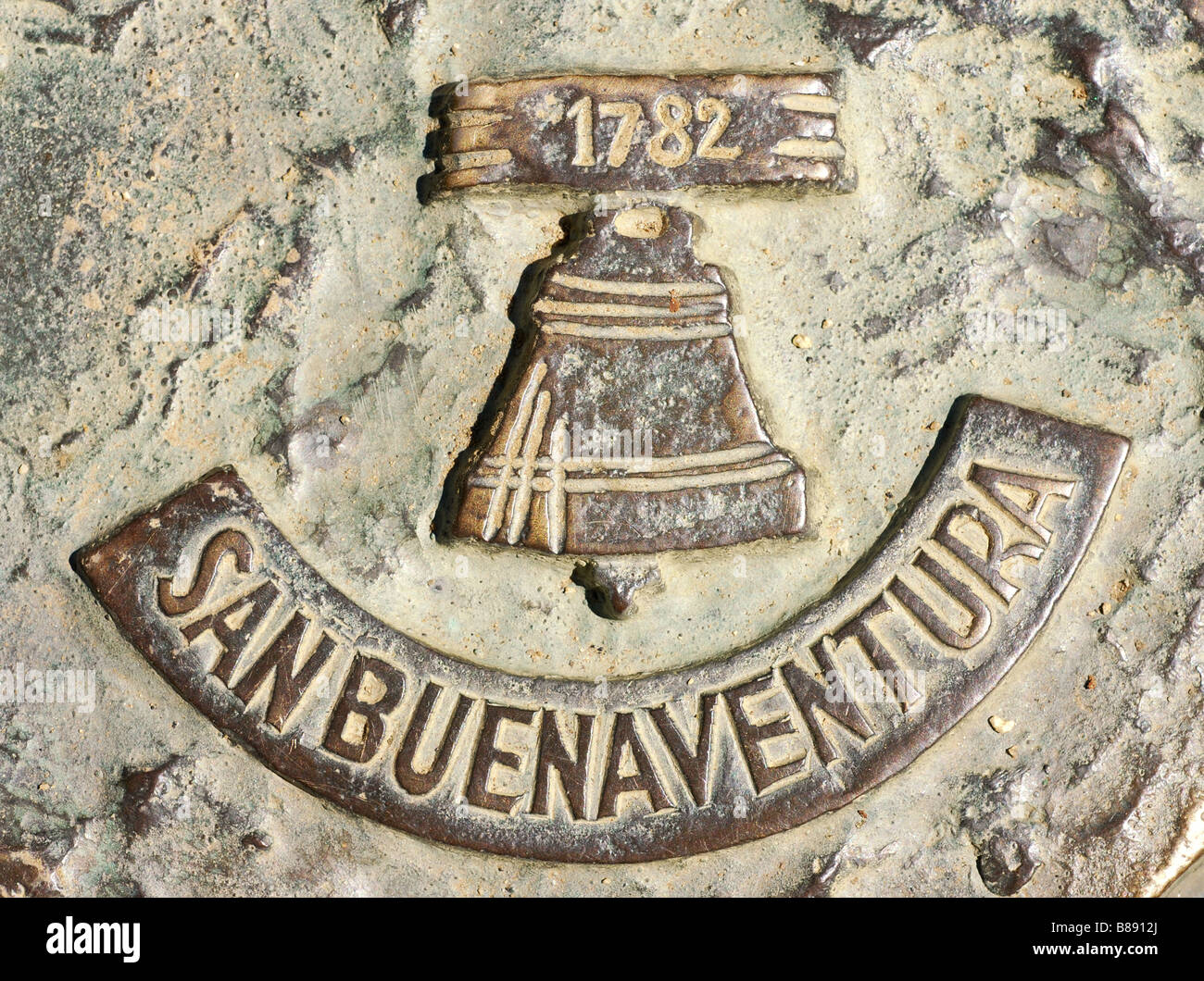 Mission San Buenaventura plaque sur statue à la California State University Sacramento Banque D'Images