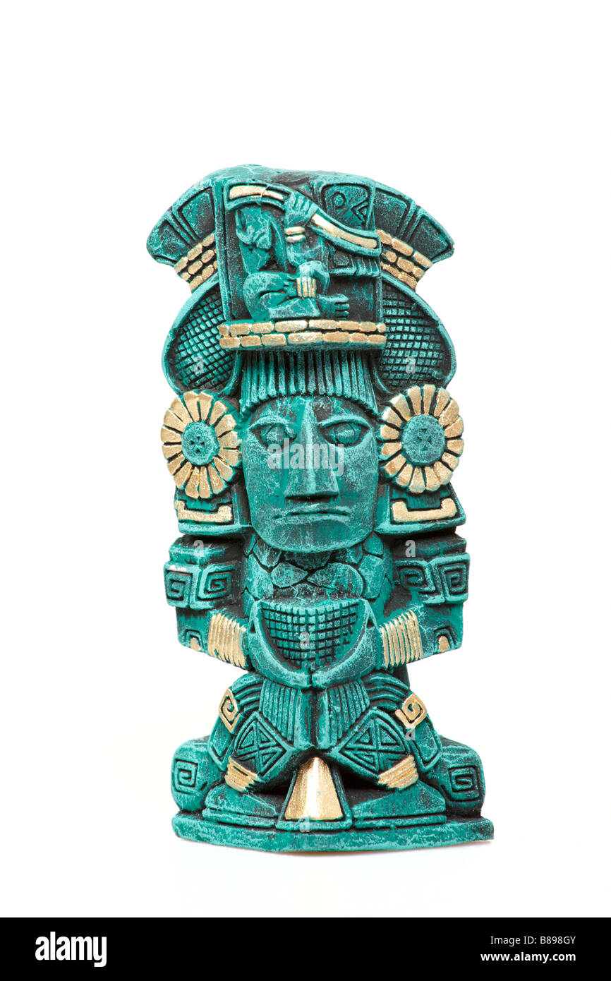 Statue dieu Maya du Mexique isolé sur fond blanc Banque D'Images