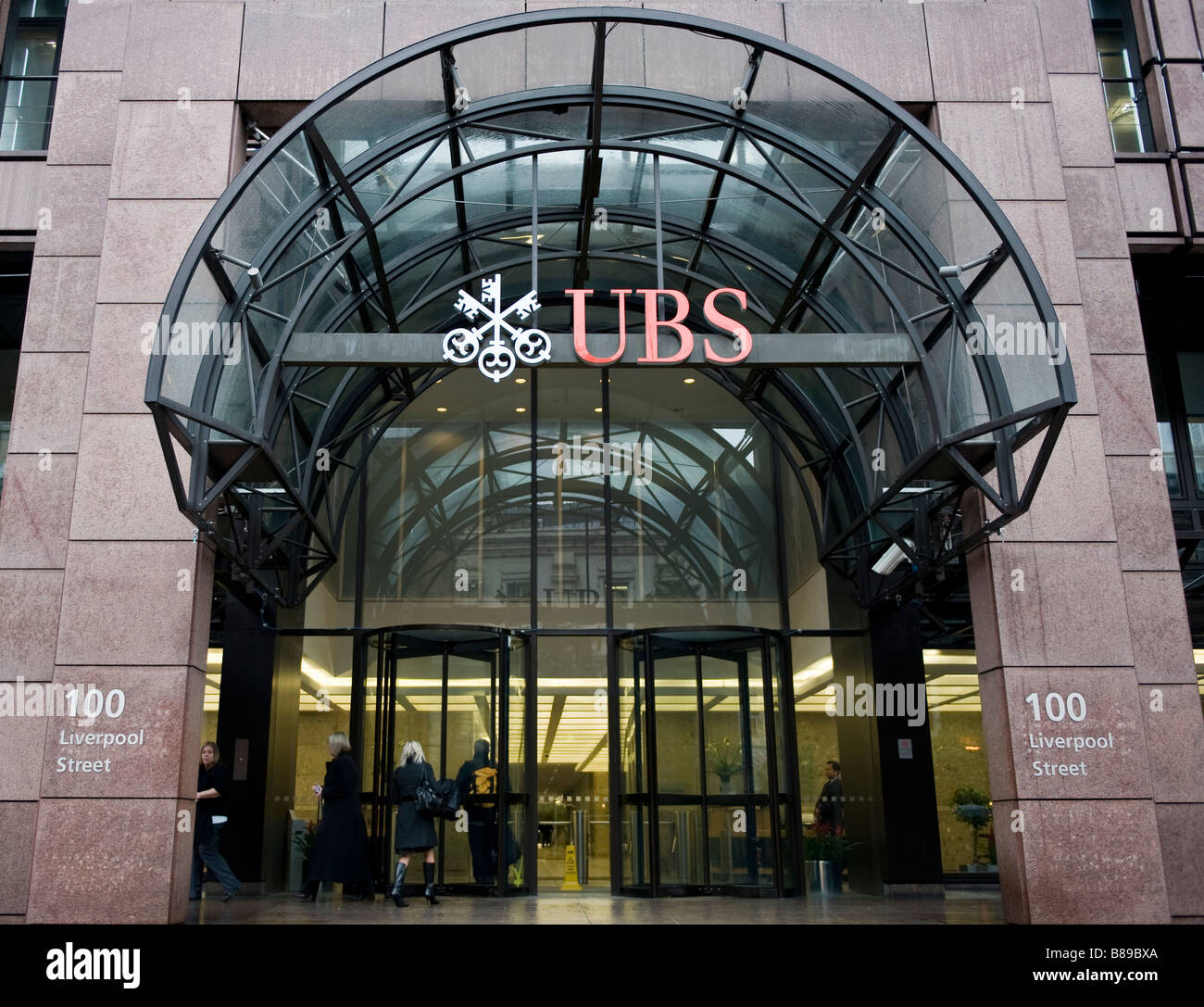 L'entrée du bâtiment de la banque UBS et signe, 100 Liverpool Street, London Banque D'Images