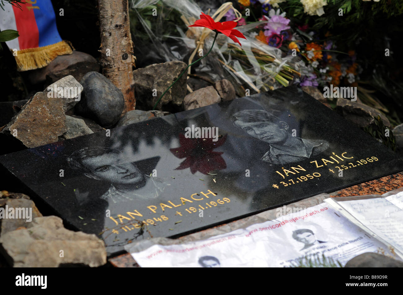 Le monument à Jan Palach et Jan Zajic à la place Venceslas, à Prague. Banque D'Images