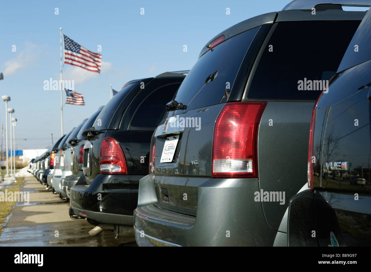 Utilisé et d'autres vues de Saturne VUS GM à la vente à un concessionnaire automobile de Grand Blanc dans le Michigan USA Banque D'Images