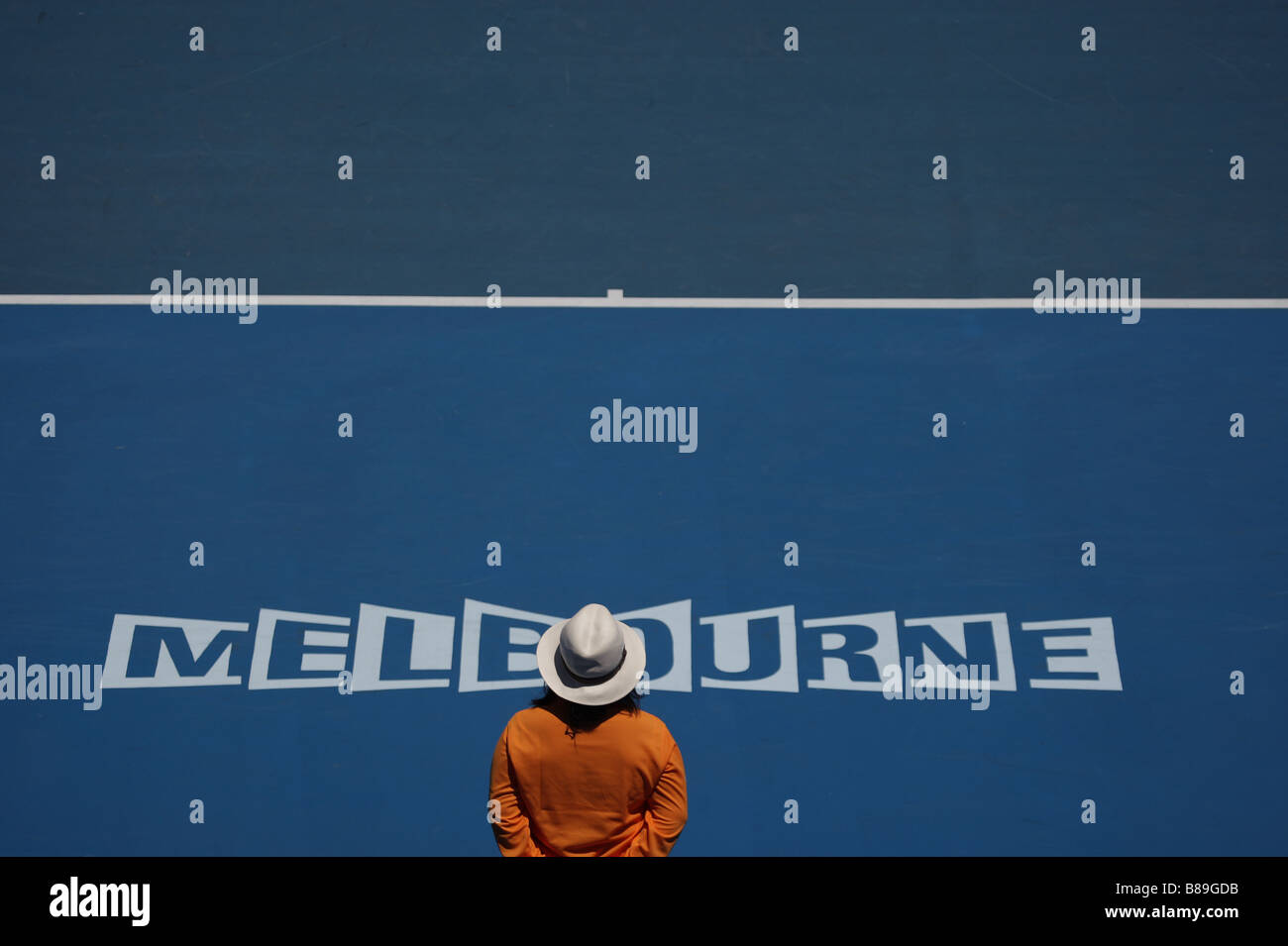 Vue de dessus du lettrage MELBOURNE sur un court de tennis à l'Open d'Australie Banque D'Images