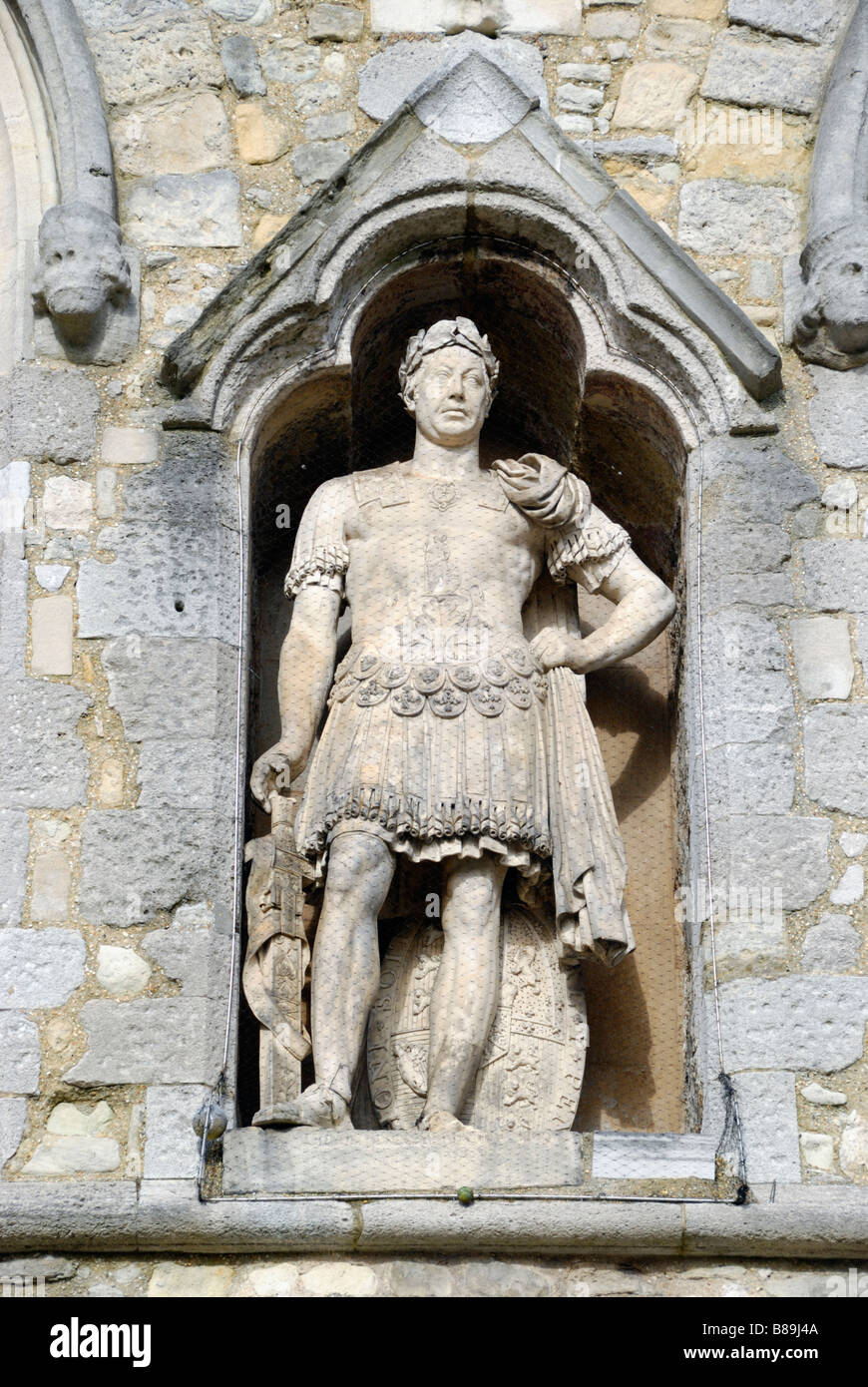 Statue de George III en robe romaine au-dessus de la Bargate Southampton Hampshire Angleterre Banque D'Images