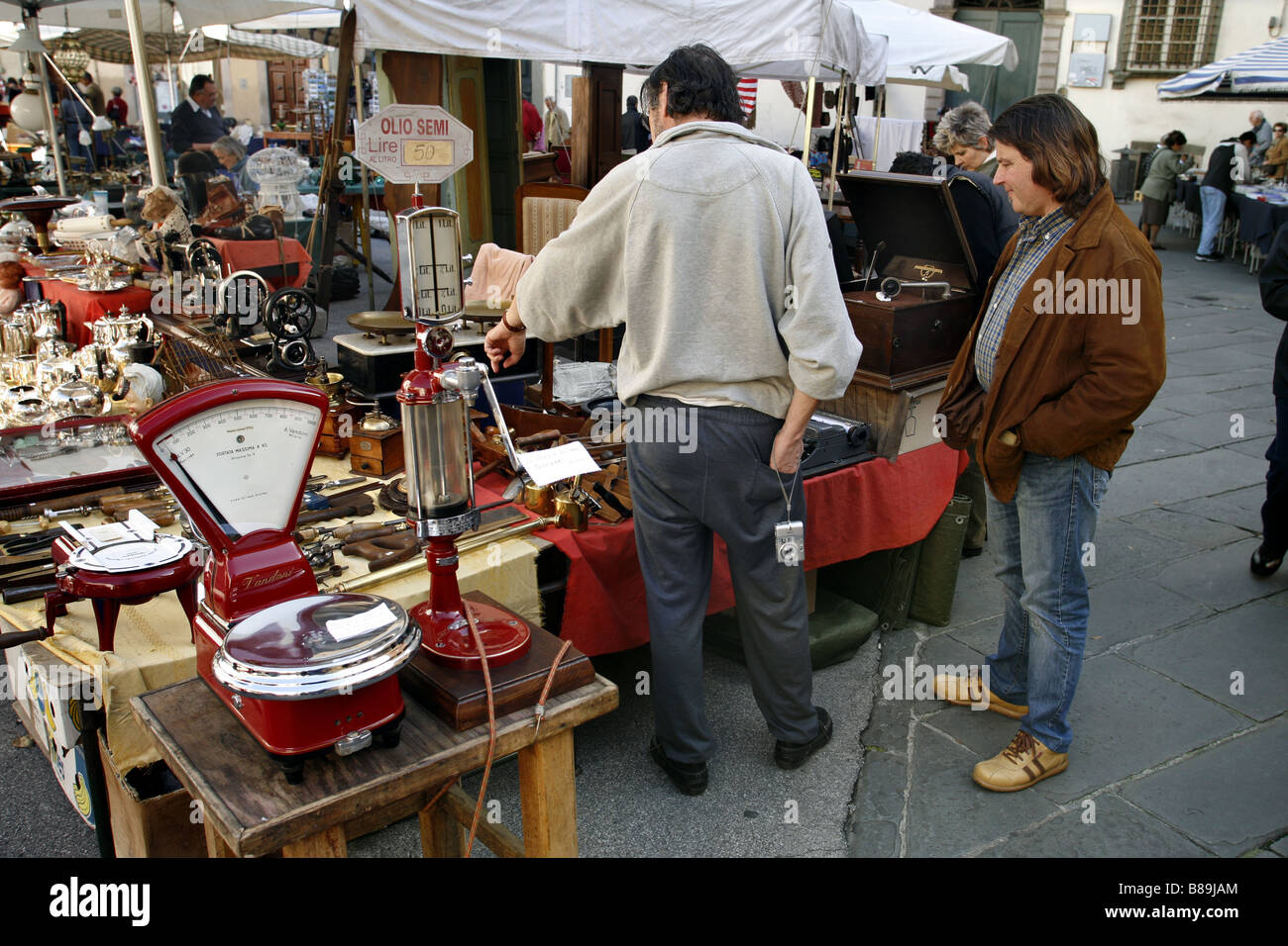 Marché des antiquaires, Lucca, Toscane, Italie Banque D'Images