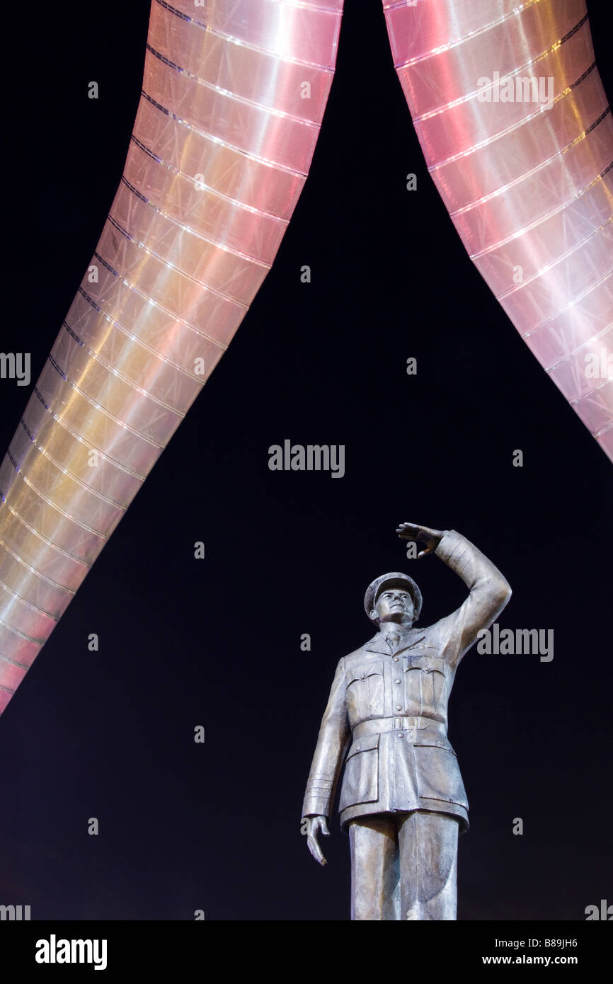 Statue de Sir Frank Whittle Whittle sous les arches, Coventry Banque D'Images