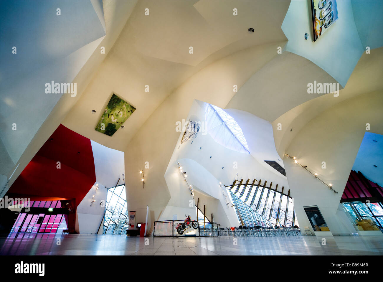 L'intérieur du Musée national de l'Australie à Canberra, ACT, Australie. Entrée, hall et restaurant. Banque D'Images