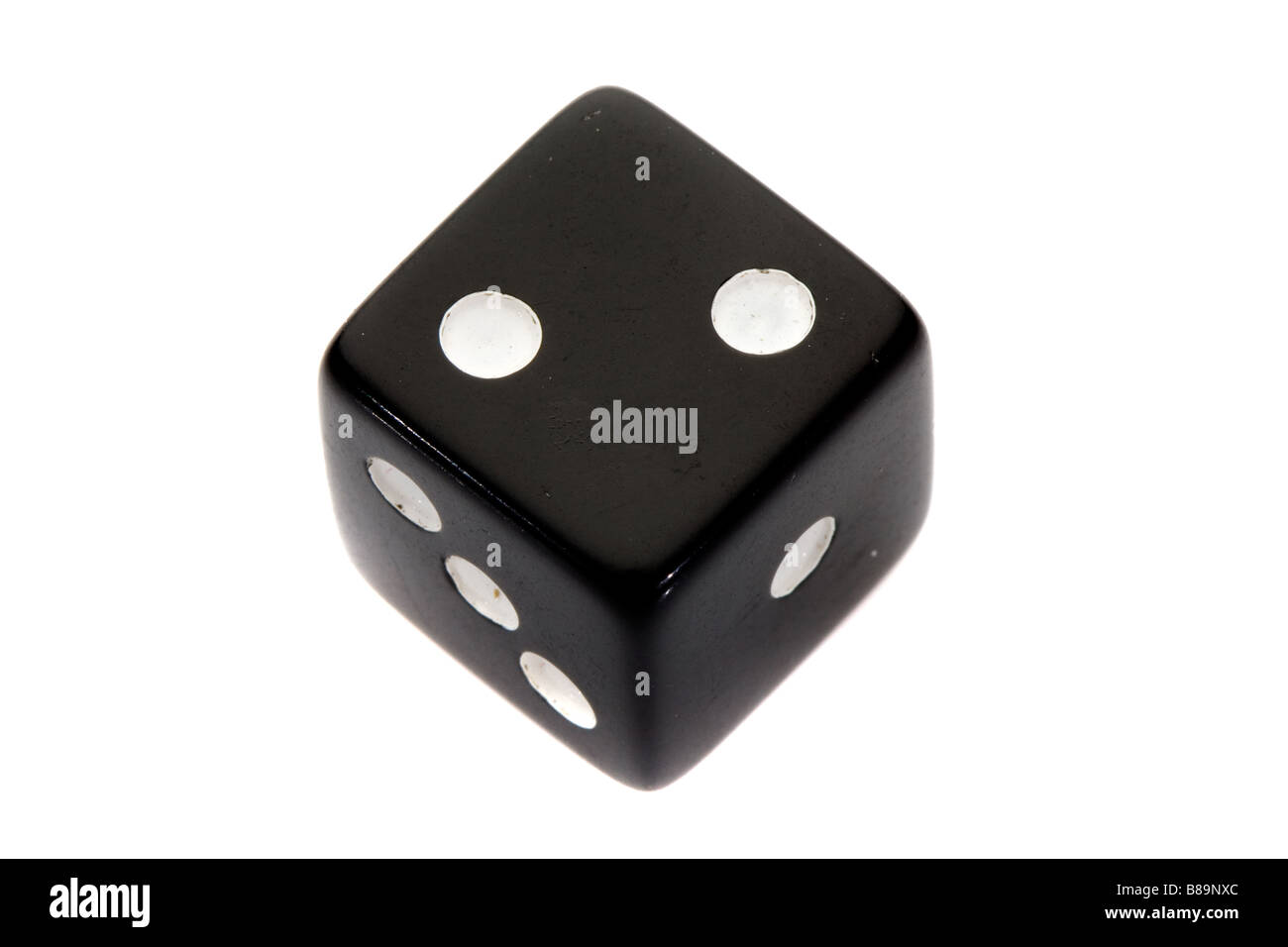 Black dice avec un numéro deux sur fond blanc Banque D'Images