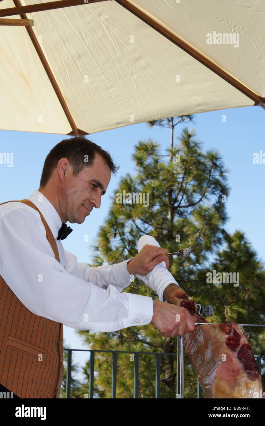 Waiter trancheuse Jambon Iberico restaurant en espagnol Banque D'Images