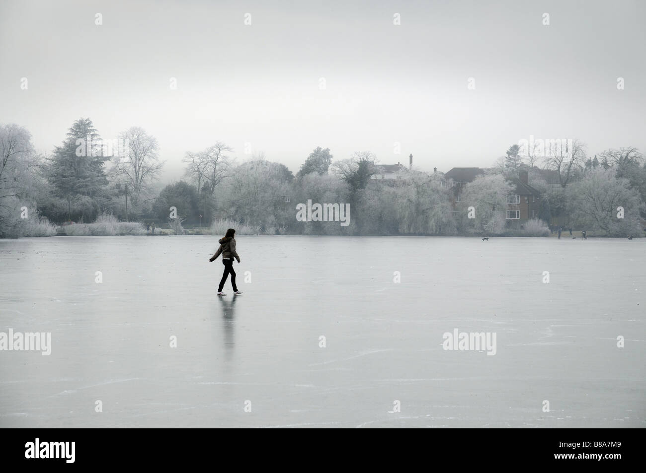 Lac gelé avec personne Banque D'Images