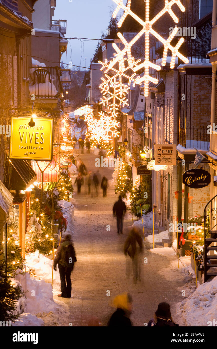 Shopping dans le Petit Champlain Vieux Québec Canada Banque D'Images