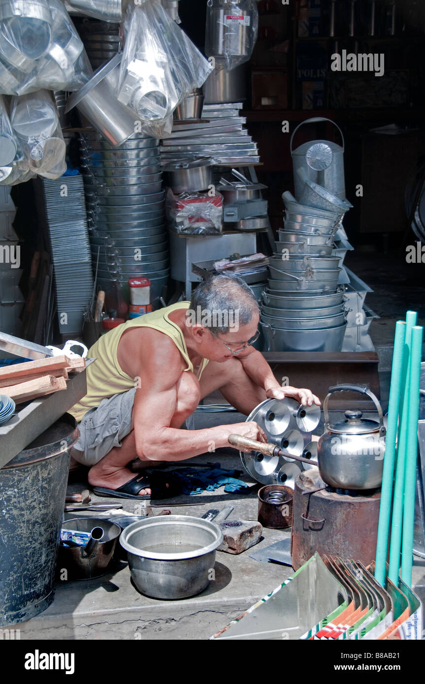 La Malaisie Malacca Chinatown China Chinese shop store tinker tin can électrique cuivre chaudron Banque D'Images